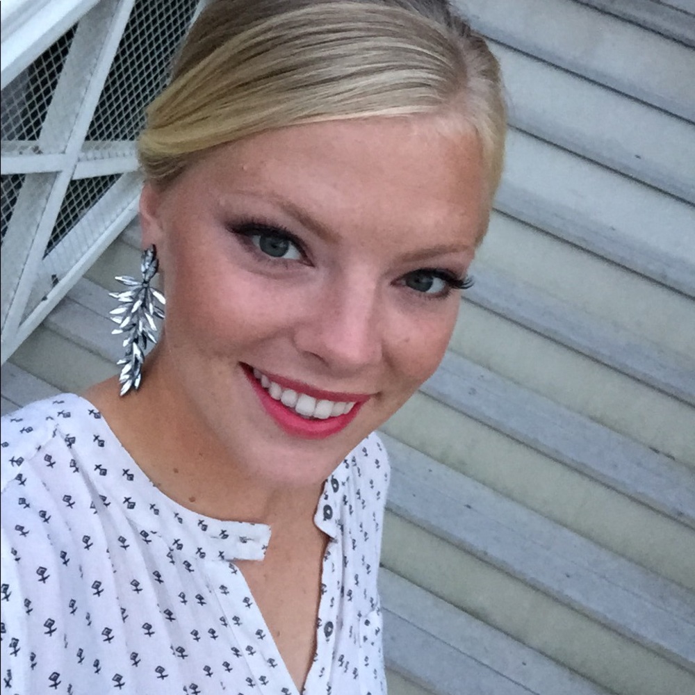 Meet your Posher, Claire